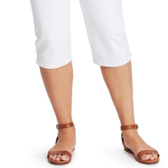 Plus Size Gloria Vanderbilt Amanda Twill Capris - Picture 3 of 5